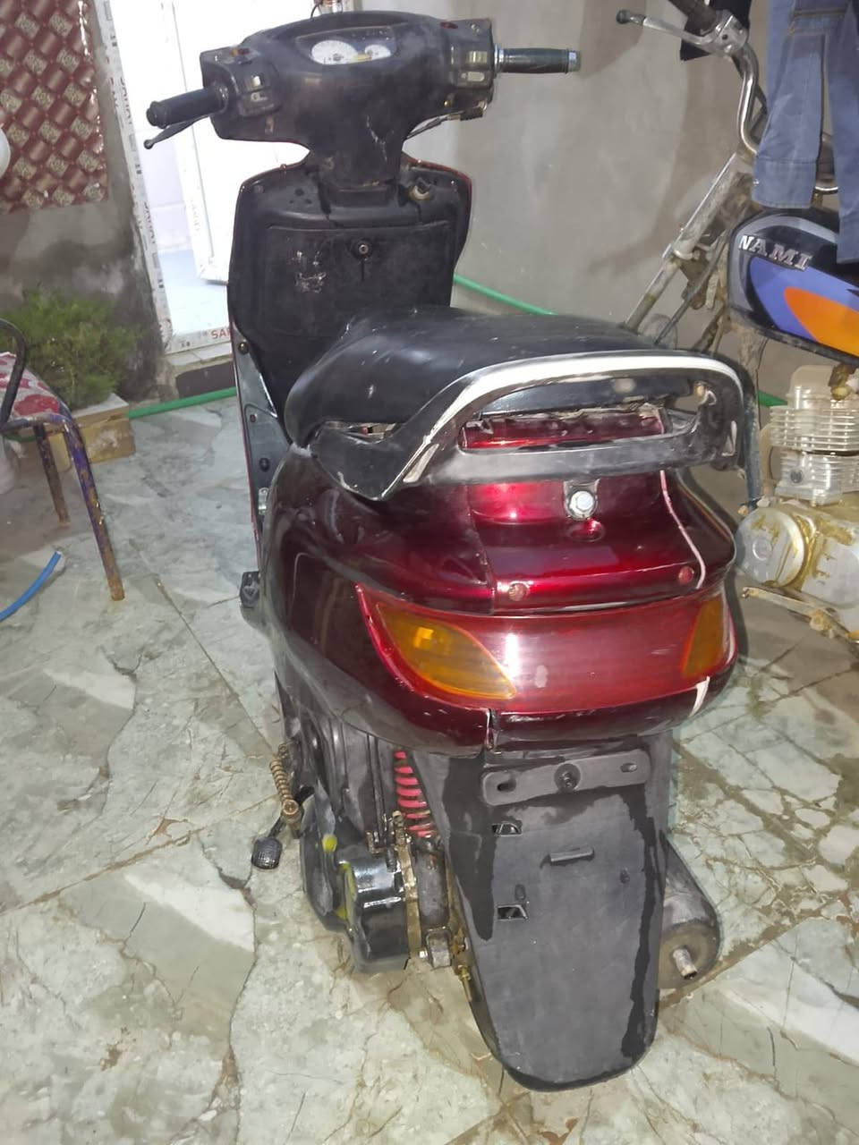 السلام عليكم  دراجه للبيع جاهزه من كل شي سلف هندر تايرات جدد كهربائية شغاله ما بيها كسر مستعجل ع بيعتها سعر 325 بيها مجال ديوانيه حي حظاره  ***********
