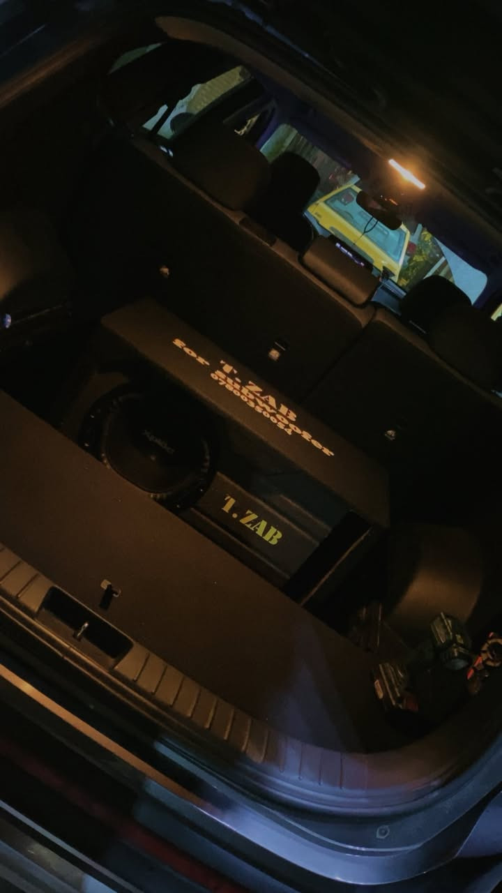 تم العمل على توسان 2025 هايبرد 😉🔥
تم تبديل منظومه الصوت ب الكامل من البلادي الاعتيادي الى النظام الاحترافي🔥😍💪🏻
تم اضافه تخم سماعات هارمن كاردن مع اضافه تويترات اماميه بدشبول😁👇
مع اضافه امبلي فاير اربعه جنل لتشغيل المنظومه بقوه 500ارمس👌♥️
مع اضافه دمام بايونير بقوه 1200 واط😎💪🏻
مع اضافه ضفيره  خاصه للسماعات نحاس100ب100 مغلفه الياف فايبر كاربون ومعزوله عزل تام🔥🔥
مع اضافه كيبلات 4كيج نحاس مع فيوز بقوه 100 امبير
ونتيجه امامكم 
مكاني بغداد طالبيه بنزله جسر مال فلكه 83 بشارع مستشفى ابن البلدي الزهراوي شغلب ب بيت ويوجد توصيل كافه انحاء العراق مع ضمان 
***********
