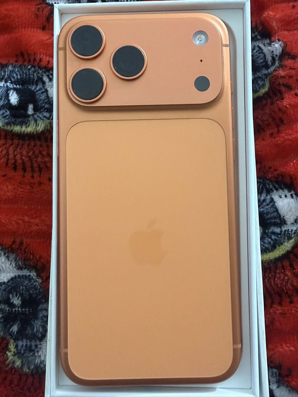 السلام عليكم فقط بيع
iphone 17pro max 
نسخه الشرق الأوسط مستخدم ٣ اشهر 
مكفول من كلشي بطاريه 100 +عدد دورات الشحن 53
عنواني بغداد الجديده شارع المسبح 

***********
