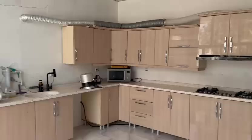 بيت للبيع بهواره برزه ..4غرفه نوم معا استقبال ومطبخ صحيات 4 بيت قاطين خدمات كامل بيت خطين كهرباء وخطين مي  سعره مناسب فيلئ مو بيت فول سقف ثانوي وكاشي مساحه 300م ***********
