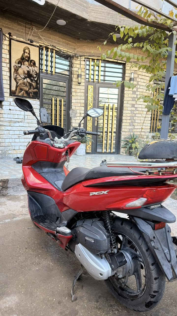 سلام عليكم PCX جيل ثاني ياباني Jf
مكينه 125 ☑️ 
حساس زدحام ☑️
حساس ستان ☑️ 
مابيه اي نقص شرط المكينه اذا مفتوحه ترجع الدراجه السعر 11 وبيه مجال
***********
مكاني بغداد العبيدي
