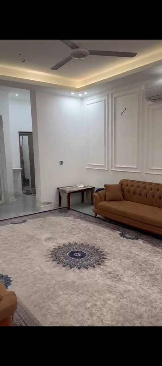 بسم الله الرحمن الرحيم
توكلنا على الرزاق
دار للبيع
مساحه ٣١٣
واجهه ٧اله ربع
نزال ٣٠ البيت مدخلين
طرمه كبيره  حديقه
البيت طابقين  
يحتوي على ٧ نوم  صاله مطبخ حار بارد
منور  خدمات غرف الطابق الثاني سويتات
بناء حديث سنه ٢٠٢٤
الموقع المشتل المعلمين
المتر مليونين بي مجال
للاستفسار الاتصال وتساب
***********
