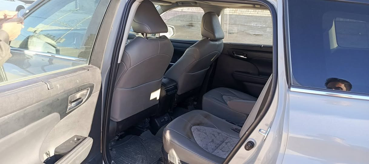 هايلندر موديل 2023 
 ماشيه 27
محرك اربعه توربو 
هايبرد 
بيها ثلاث انضمه للسرعه يكو وسبورت ونورمل 
فووول مواصفات 
فتحه بانوراما 
تحديد مسار 
رادارت 
بيها هواي مواصفات بعد وستيرن ذكي 
السعر 27 الف 
***********
