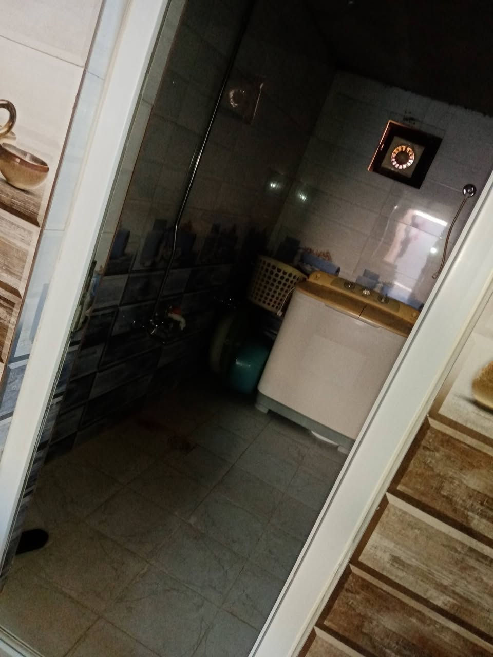 السلام عليكم بيت ١٠٠ متر زراعي للبيع حي ميسان نهايه شارع سكله الكرعاوي بناء طابوق يحتوي ع غرفه وصاله واستقبال ومطبخ وصحيات داخليه وخارجيه السعر ٣٨ وبي مجال ***********
