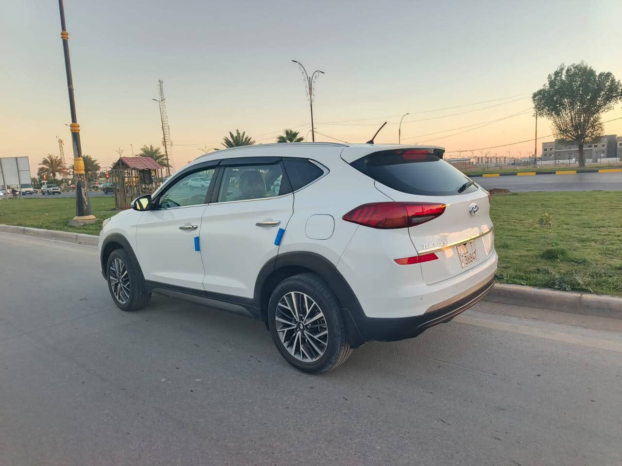 السلام عليكم سياره نوع توسان خليجي موديل 2020 فول موصفات عده الفتحه السياره كفاله عامه من ضربه وتبديل بس بيها بنيد رش كلير اثر شخوط جماليه الباقي كفاله عامه كير مكبنه حداديه تبريد خير من الله السياره جديده شركه الكاصد دخل صاج حساسات كامره دوره شاسه جبيره العنوان كريلاء السعر187وبيها مجال حك الجيه رقم الهاتف  ***********
