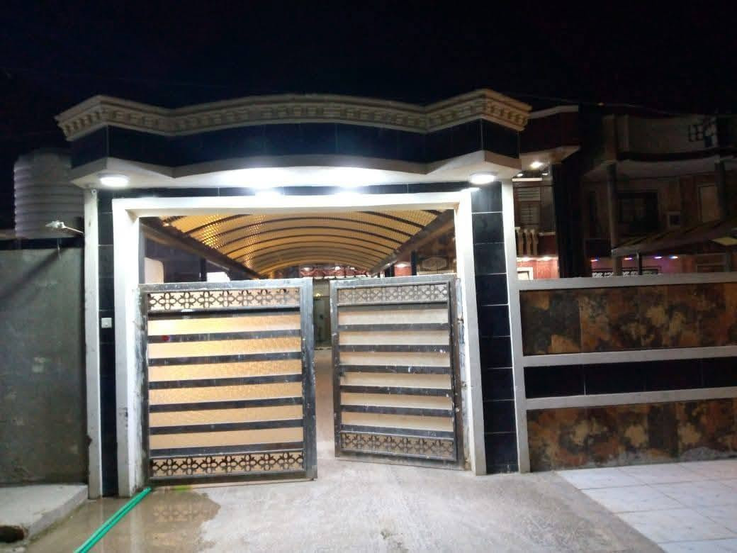 سلام عليكم يتوفر لدينا دار للبيع طابو زراعي سند 25 مساحه 600م طابقين يحتوي على 4غرف نوم واستقبال وصاله ومطبخ وخدمات وكراج جبير +حديقه البيت صاير ع الشارع العام خدمات كامله ماء وكهرباء وتبليط شارع عريض 22م العنوان بغداد الكرخ منطقه الدوانم نهايه الشرطه الخامسه قرب جامع كرطان مقابيل 3 /10 للاستفسار الاتصال على الرقم ***********واتساب@
