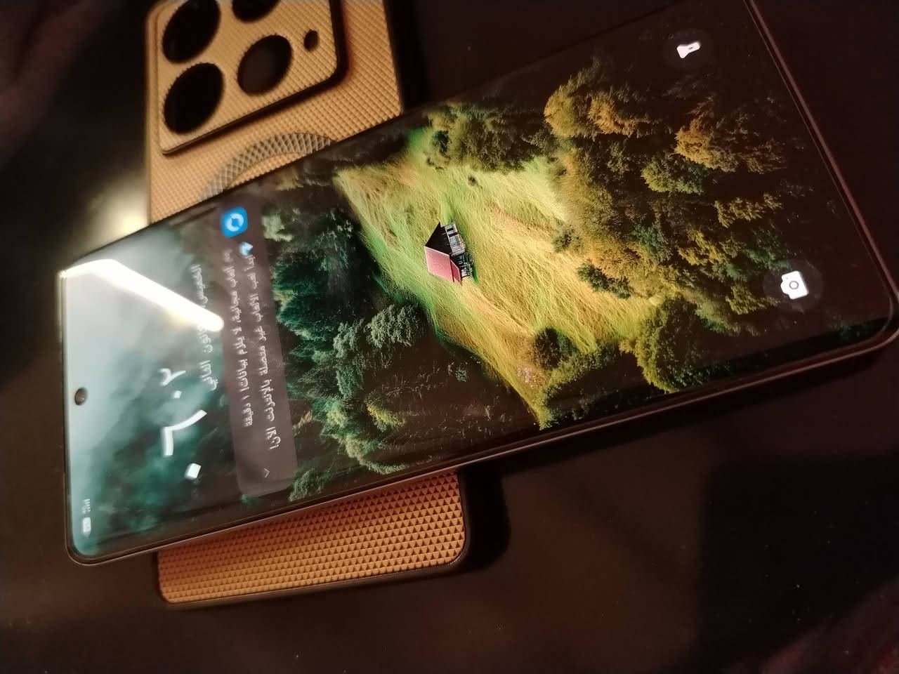 السلام عليكم هاتف للبيع رقم الهاتف ***********  السعر 195 قفل العنوان نجف غراضه كامله
📱 Infinix Note 40 Pro 5G
🔹 الشاشة:
AMOLED منحنية بحجم 6.78 إنج
دقة FHD+ مع معدل تحديث 120Hz
سطوع عالٍ وتجربة مشاهدة سلسة
🔹 المعالج:
MediaTek Dimensity 7020 (تقنية 6 نانومتر)
أداء ممتاز للاستخدام اليومي والألعاب
🔹 الذاكرة والتخزين:
12GB RAM (مع دعم الزيادة الافتراضية)
256GB ذاكرة داخلية
🔹 الكاميرات:
خلفية 108MP مع مثبت بصري OIS
أمامية 32MP لصور سيلفي واضحة
🔹 البطارية:
5000mAh
شحن سريع 45W
يدعم الشحن اللاسلكي MagCharge
🔹 الصوت:
سماعات ستيريو مزدوجة
مضبوطة من JBL
🔹 النظام:
Android 14
واجهة XOS 14
🔹 مميزات إضافية:
✔️ يدعم 5G
✔️ NFC
✔️ مستشعر بصمة داخل الشاشة
✔️ مقاومة رذاذ الماء والغبار IP53
