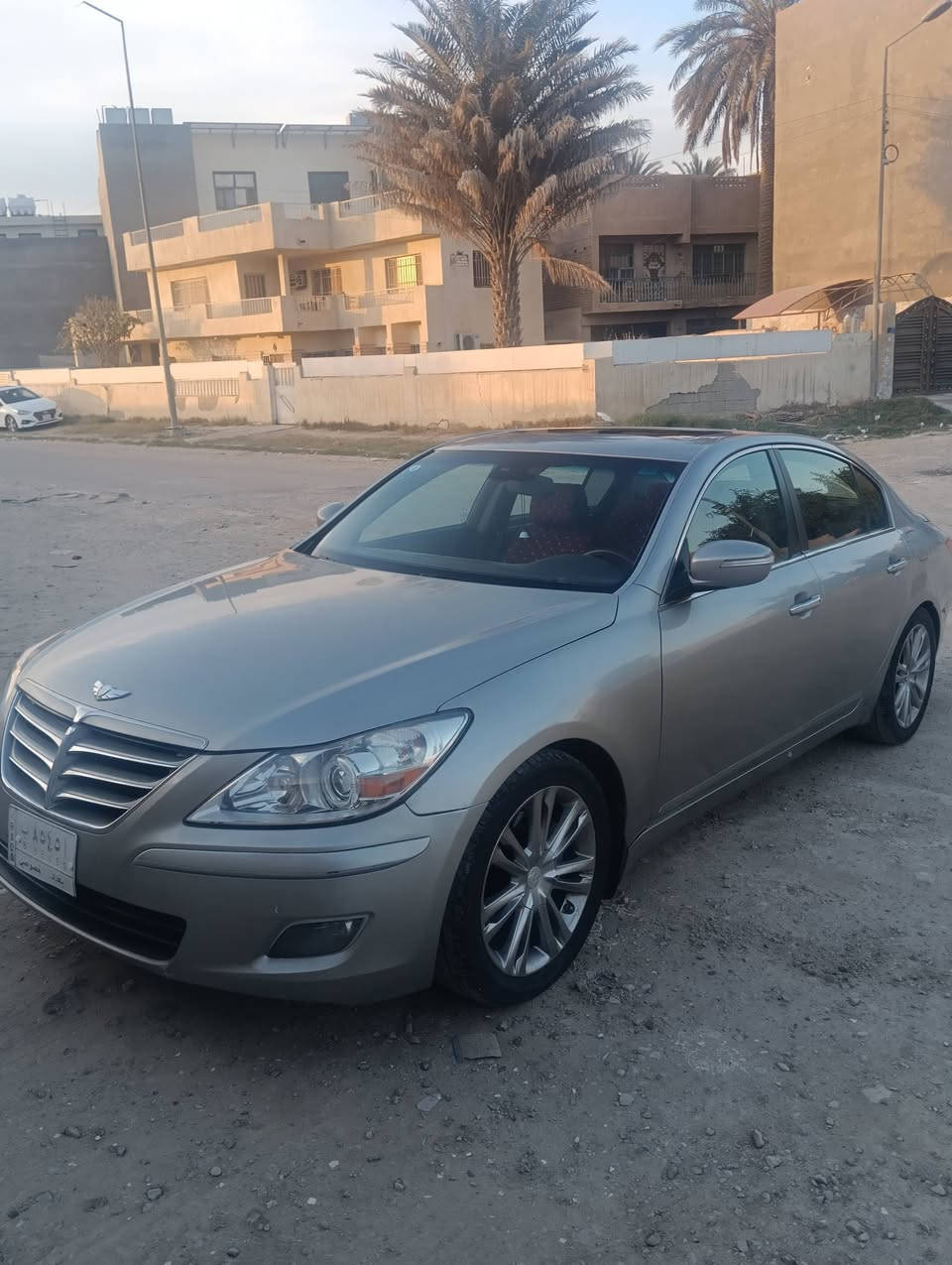 جينسزز 2011 رقم بغداد باسمي 
السياره فول مواصفات ومواصفات الجنسزز معروفه عند الجنايه 
كير ومحرك مكفولات 
اتشغل وتروح للبصره اي نقص مابيها 
السياره بيها 4 قطع صبغ ( من هل 4 قطع اكو قطعتين جارده متبين بالصور الا تتقرب عليها ) واكو طلقه بالبنيد مضروبه معجون بدون صبغ ، ابيعلك حزام حتى ما اتفاشل 

للتواصل ماسنجر 
واتساب ***********
