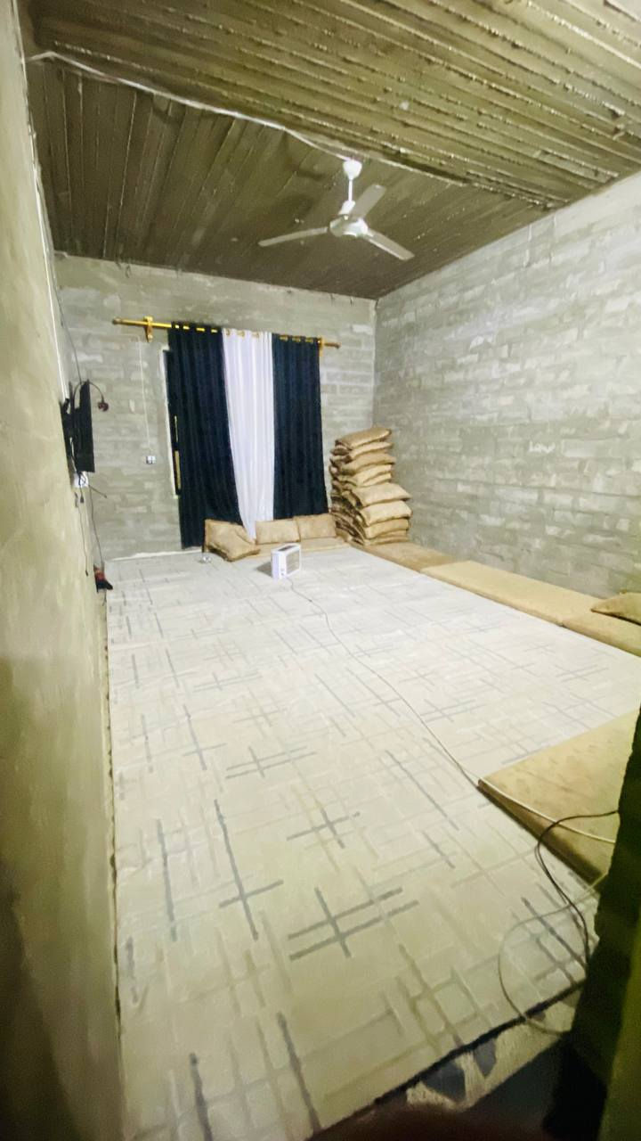 يتوفر بيت للبيع..
جميعه الحدباء يم منطقة حمورابي 
مساحه/200م
التواصل/***********
