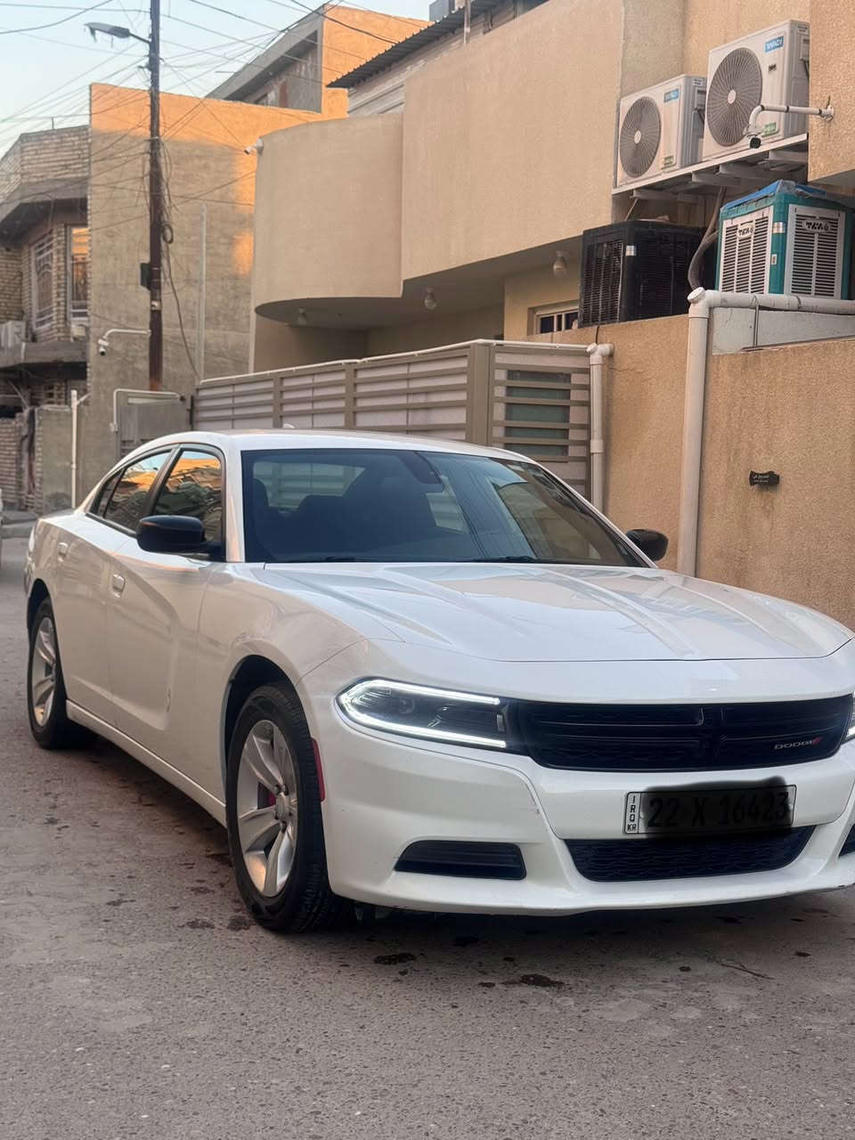 جارجر 2023  اربيل بسمي
ماشيه 25الف السياره حيل جديده
مواصفات عاديه
حادث موضح بلصور
وبيه بابين كلير من امريكا باب الصدر والورا 
مكاني  بغداد
السعر235وبيهه مجال حك الجيه
***********
