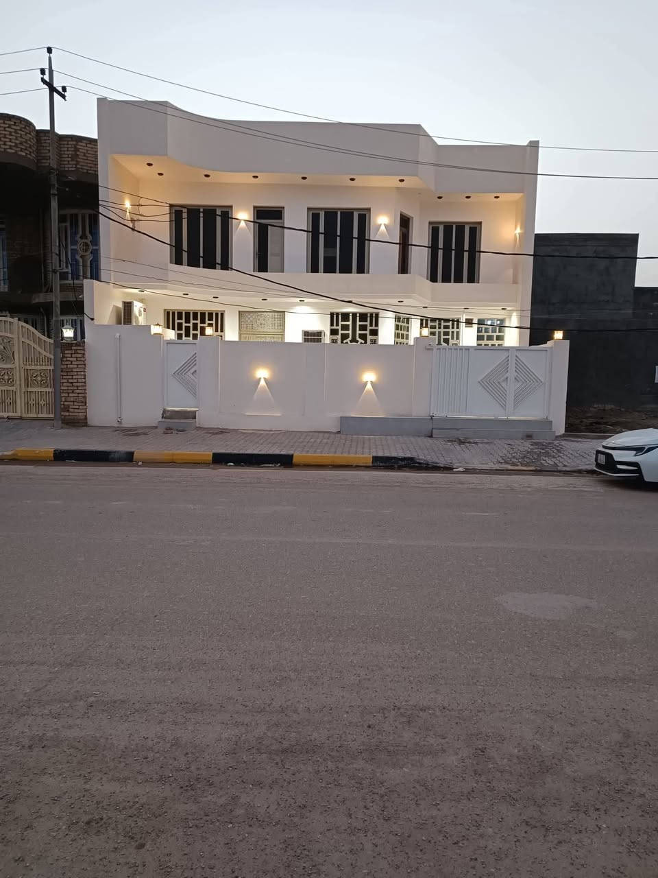 400 متر للبيع بيت مع قطعة ارض متجاورات طابو صرف  
تفاصيل البيت 5 غرف نوم استقبال هول صاله عدد 2 مطبخ صحيات كراج 

تفاصيل القطعة 150  متر ركن الواجهة 12.5 النزال 12.5 

  خدمات كامله تبليط 

الموقع السياسين شارع 20 مدخل السياسين 

للإستفسار مراجعة مكتب عماد كاظم 

 ***********

 ***********
