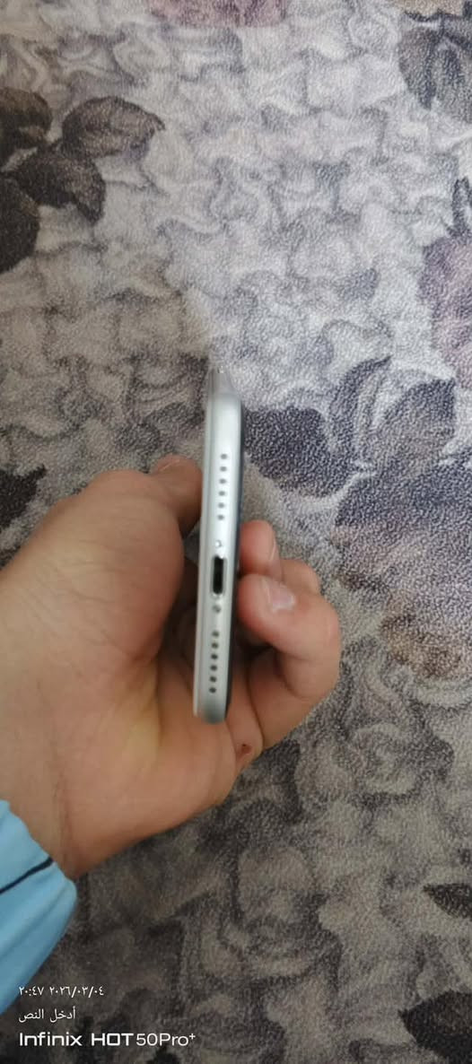 آيفون سي
المايعرفه لا يعلق 
ما مفتوح نورمال شرط 
ما مبدل أي قطعه 
جلخ ما مجلوخ نضيف الي درجه
بطاريه ٧٨
ذاكره ٦٤
تك 
السعر ١٥٠ وبي مجال للطيبين
مكاني حي الانتصار


**إذا كنت صاحب هذا الإعلان وتريد حذفه لأي سبب، رجاءا أرسل رسالة إلى الدعم الفني**