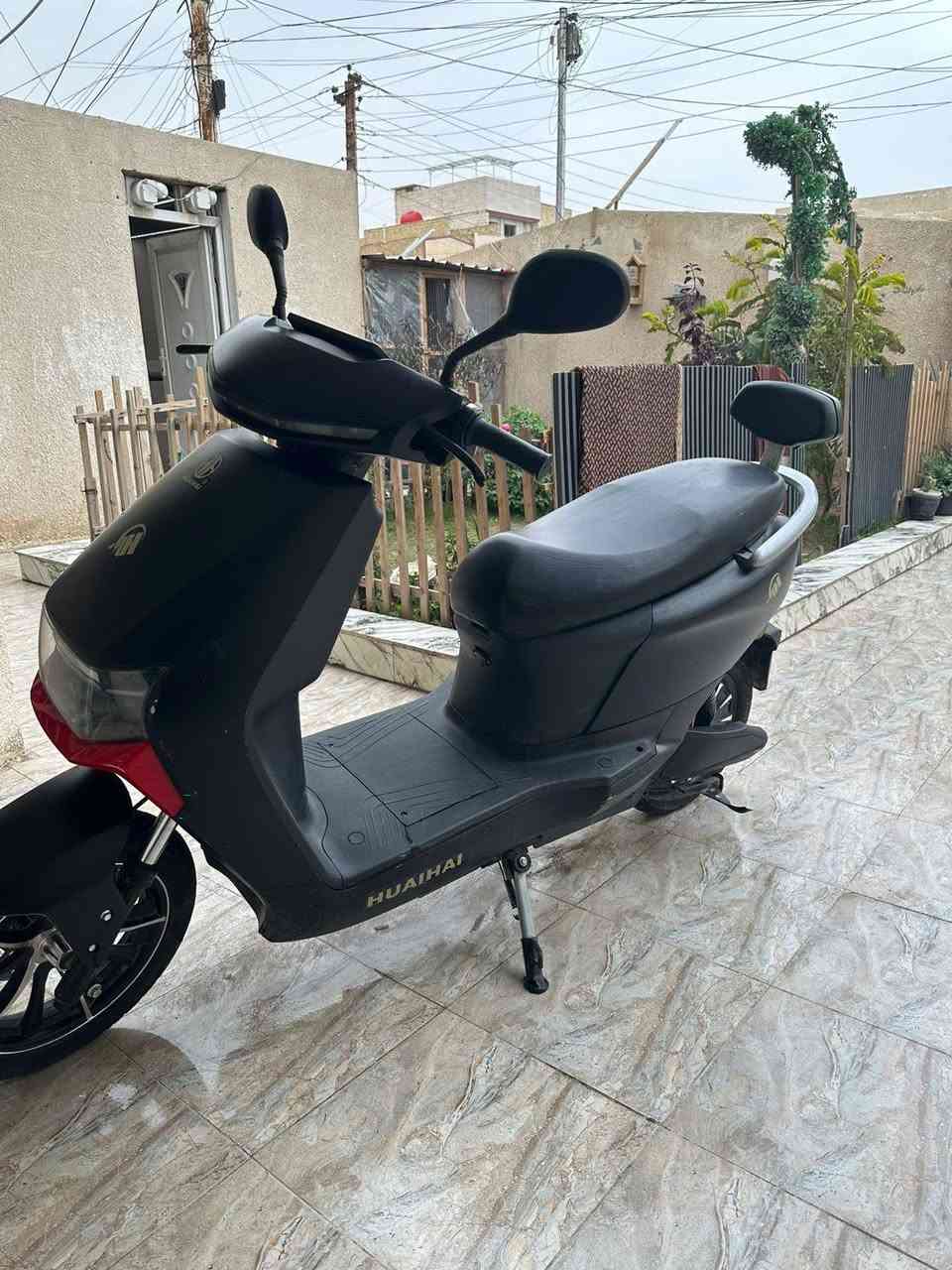 السلام عليكم دراجة شحن للبيع ٦ بطاريات استعمال ٨ اشهر الدراجة نضيفة ما ماشية هواي نظام بك بلوتوث سماعات داخلية  وشحن كلش زين السعر ٧٥٠ الف وبيها مجال بسيط 
***********
