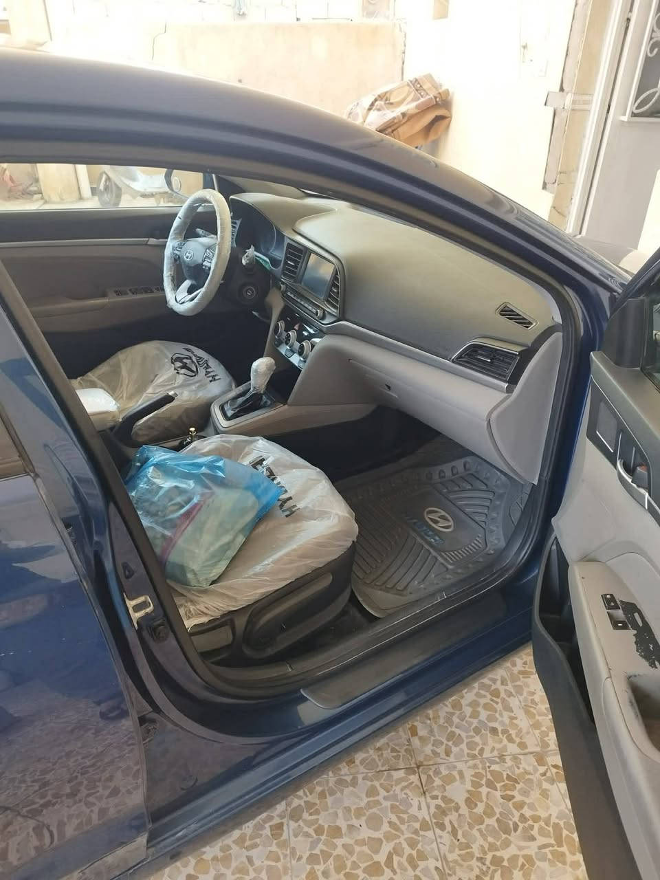 السلام عليكم
النتراء امريكي 

موديل 2019 دوش

الحادث كما موضح بصور ومصلح بالامارات

مواصفات معروفة السياره جديده وجاهزه اي نقص ما بيها

السعر 125 

رقم الهاتف ***********

***********

مكان السياره كربلاء طويريج
