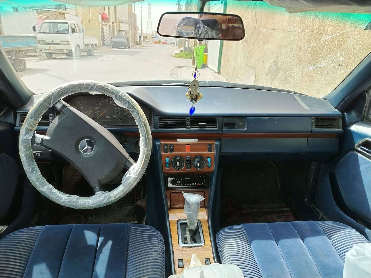 السلام عليكم مارسدس دب مديل 1991
رقم بغداد السعر 55
المكان النجف ***********
