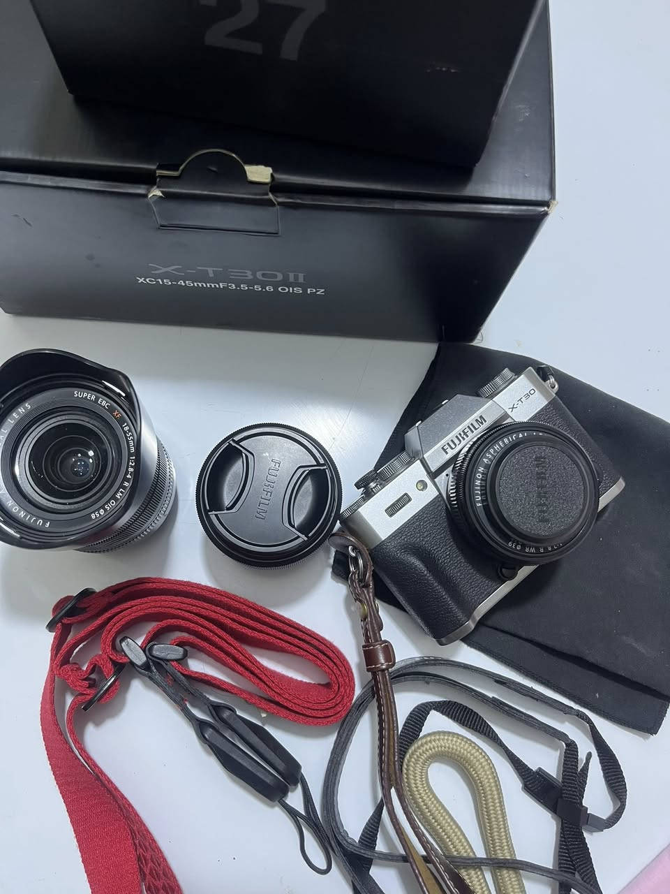 فوجي فلم 
Fujifilm xt 30ii 
وياها ٣ عدسات  وكامل ملحقاتها مستخدمة كلش قليل   
مميزات بيها هواية كمثال تشحن بشاحنة تايب سي بطارية عمرها طويل
بيها تأثيرات الافلام اني مجزهها من كلشي من ناحية الاعدادات 
وبعد كومة مميزات
رايدها 1,400,000 وبيها مجال كلش قليل


**إذا كنت صاحب هذا الإعلان وتريد حذفه لأي سبب، رجاءا أرسل رسالة إلى الدعم الفني**