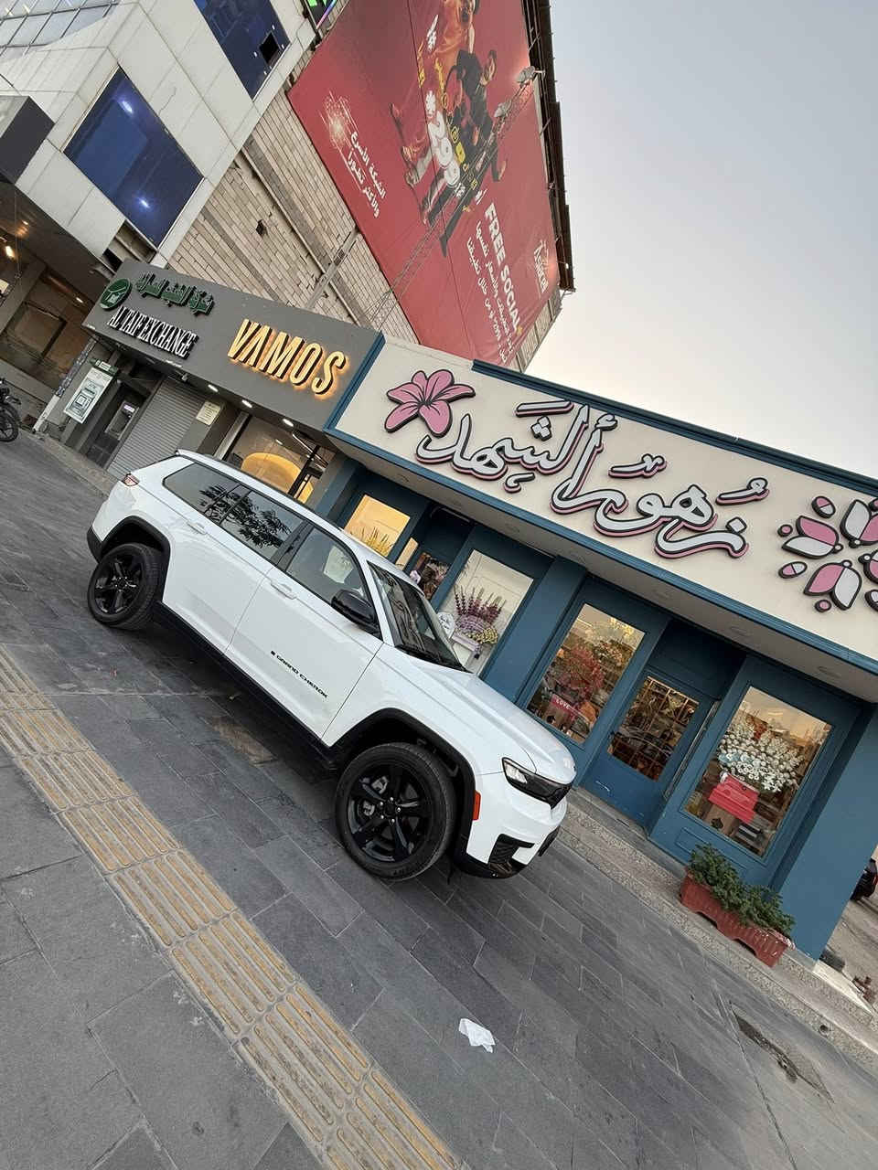 جيب كراند شيروكي ٧ راكب كشنات vip موديل ٢٠٢٣ بلاك توب
حادثهه جداً بسيط جاملغ تبديل وبارد بطرف البنيد والجاملغ الثاني وطرف باب الصدر شاصي سليم وبجم كبس مثل ما مبين بالصوره مال الحادث ايرباك طاك

بعض  من المواصفات:

* نقطة عمياء . 

* دفع رباعي 4x4 . 

* فرش المقاعد من الجلد مطعمة بكنتار . 

* المقاعد الأمامية ومقود ومري تدفئة . 

* تشغيل عن بعد .

* صندوق كهربائي .

*  حساسات خلفية .

* كاميرا خلفية . 

 العنوان البصره /الجمهوريه

***********

السعر 300 ورقة وبيها مجال قليل
