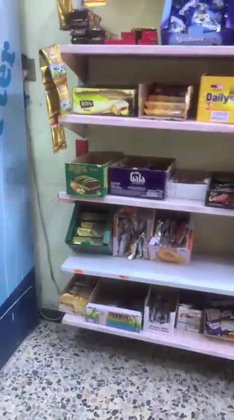 السلام عليكم ورحمة الله وبركاته 
اسواق للبيع الموقع حي النصر شارع العياده ثامن فرع على ركن السعر 7 ملاين للإستفسار الاتصال على الرقم التالي 
***********
اجار المحل 150 الف
