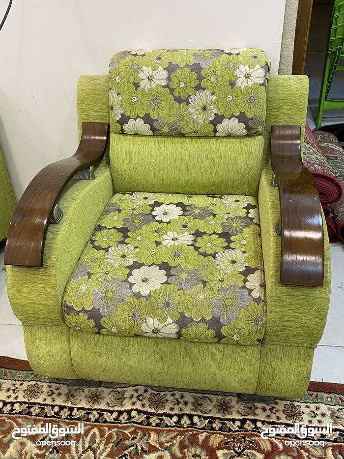 قنفات تركي
اللون: أخضر
العدد: ٥ قطع
الجلد سليم
الخشب سليم
القماش سليم
وحدة من المقاعد بيها خسفة بسيطة وتتصلح
النظافة: ٧٥٪؜
القنفات نظيفات وجاهزات للاستخدام
 -العنوان : البصرة المعقل 
-السعر :٣٥٠ الف
-الرقم : ***********
