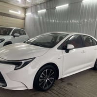 كورلا ليفن 2025 رقم بغداد  فول مواصفات  فتحة مقاعد داخل احمر  لايت زنو...