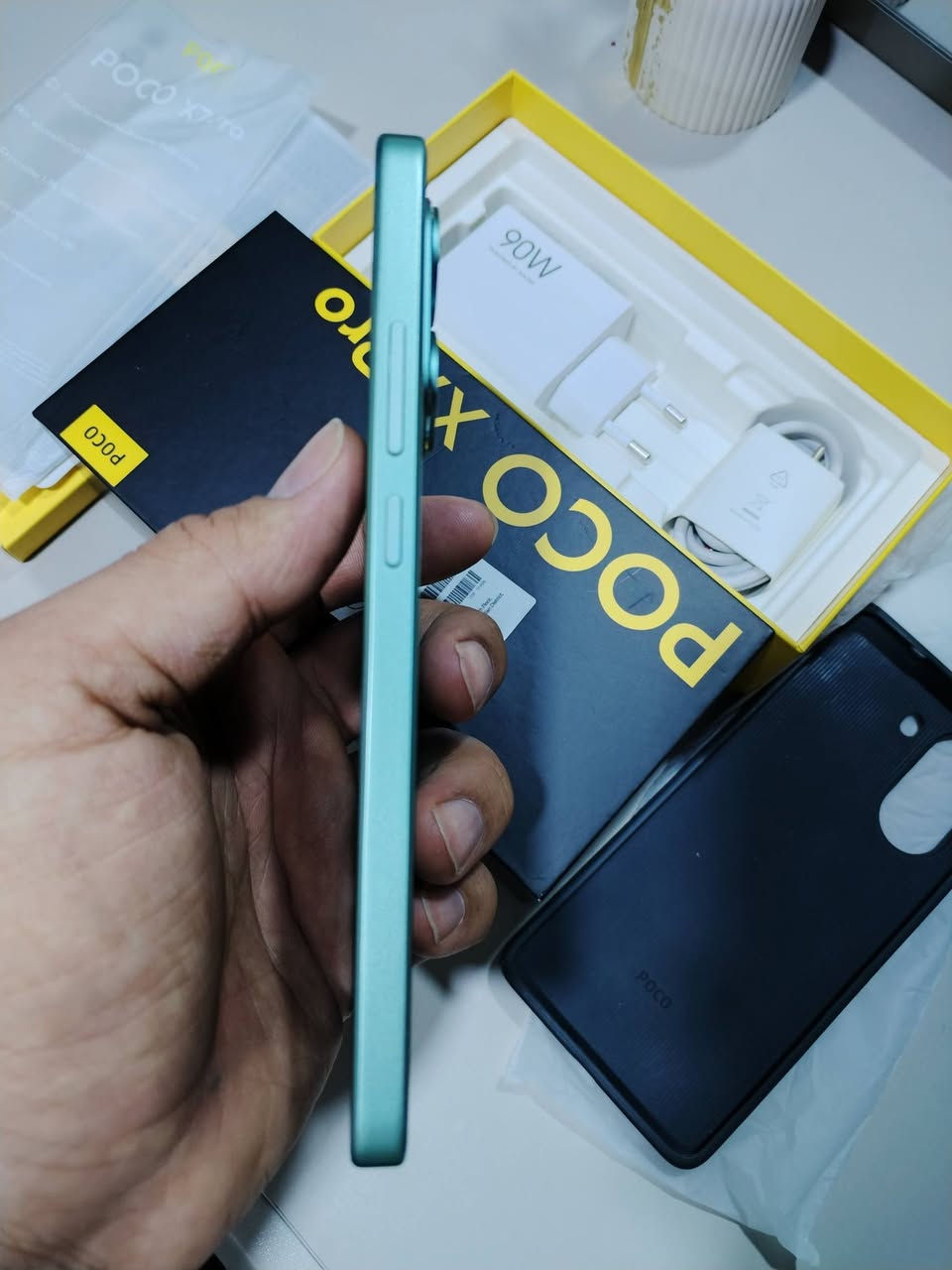 سلام عليكم 
 POCO X7 Pro
اخو جديد ذاكره 512 
بطاريه 100 مشحون 
60 دوره 
جميع ملحقاته موجوه حته لزكه
سعر 370
وتساب
***********
