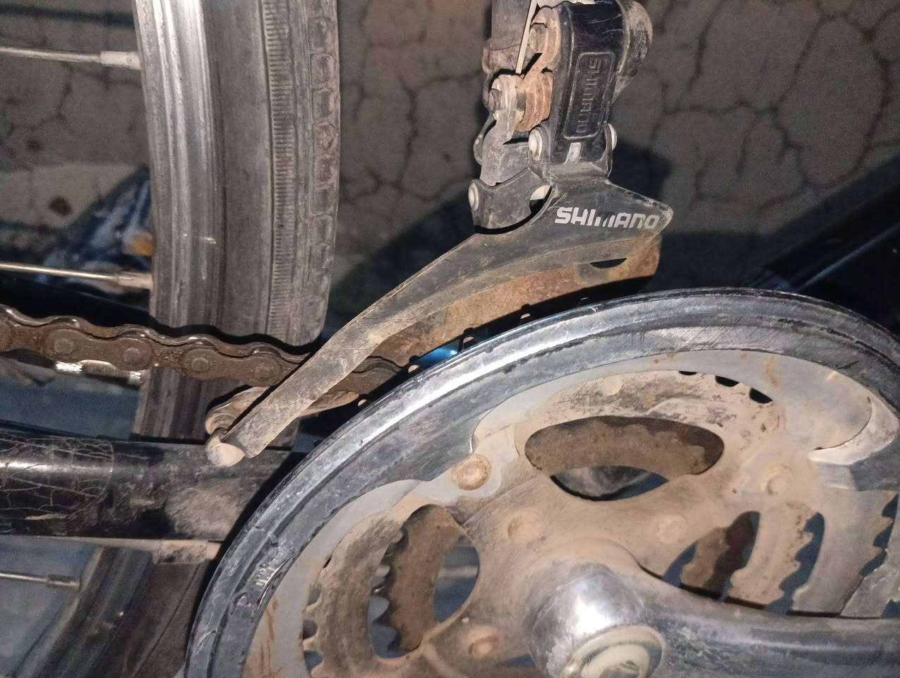 السلام عليكم
بايسكل ماركة AMERICAN EAGLE 
ماركة معروفة
بايسكل باله اصلي ياباني
القطع مالتها كلها اصلية SHIMANO
6كير خلفي و 3 امامي
التايرات ثنيناتهم تايلندي
بايسكل جبلي وايضا سريع 
السعر: 80 الف 
للتواصل على الارقام: 
*********** اسيا
‏‪***********‬‏ كورك

