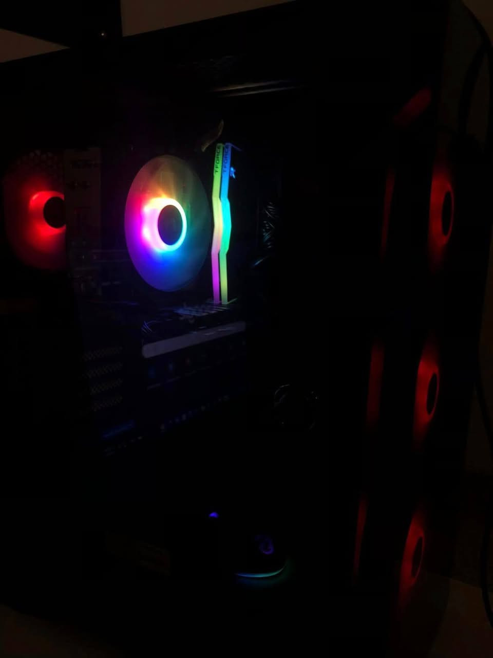 تجميعة للبيع استخدام قليل
مواصفاتها: 

CPU I5 12400F 

RAM 16G 3600HZ RGB 

M.B H610 ASUS MK 

PELADN RX 6650 XT 8GB

M.2 1T NVME LEXAR 

PSU 600W MSI 

COOLER AG400RGB 

CASE GAME DIAS 4FAN RGB

وندوز اصلي ضمان سنة
***********
