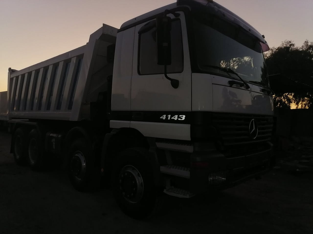 سلام عليكم اكتروز البيع مديل ٢٠٠٢ موديلة إيطالية مكينة ٤٣ شاصي ٤١ مجموعة اجيئف كير فتيس سيارة تخم تاير شاصي قمارة قطرة صبغ مابية اتصال *********** ملاحضة سيارة مارابطة مقطورة ابد
