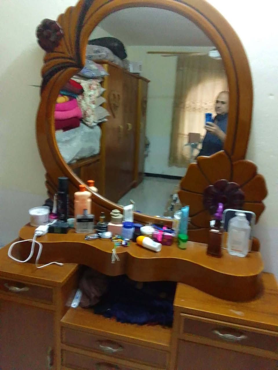 غرف نوم للبيع الغرفه نجاره سعرها 600 الف بيها مجال اتصل على الرقم ***********
