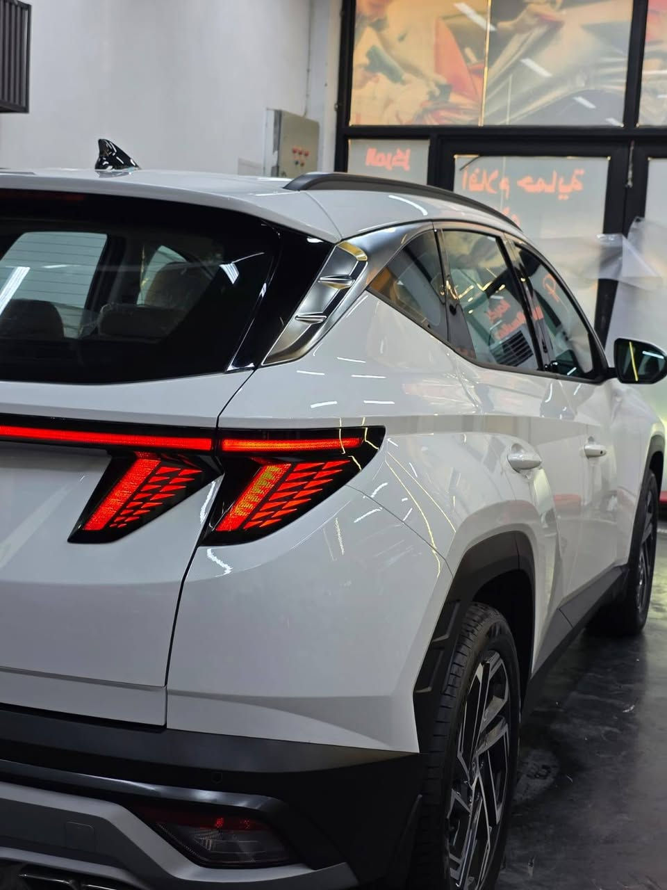 السلام عليكم توسان موديل ٢٠٢٥ خليجي السياره مشتريها بشهر ٨ جديده مكفوله كفاله عامه بيها  بي دي اف ضمان ١٠ سنوات ماشيه ١٤ الف فقط شخط بل جنطه اصبع بل بي دي اف يعني مو بل حديد السياره رقم بغداد موجوده بكربلاء السعر ٢٤٢  بيها مجال بسيط للاستفسار ***********
