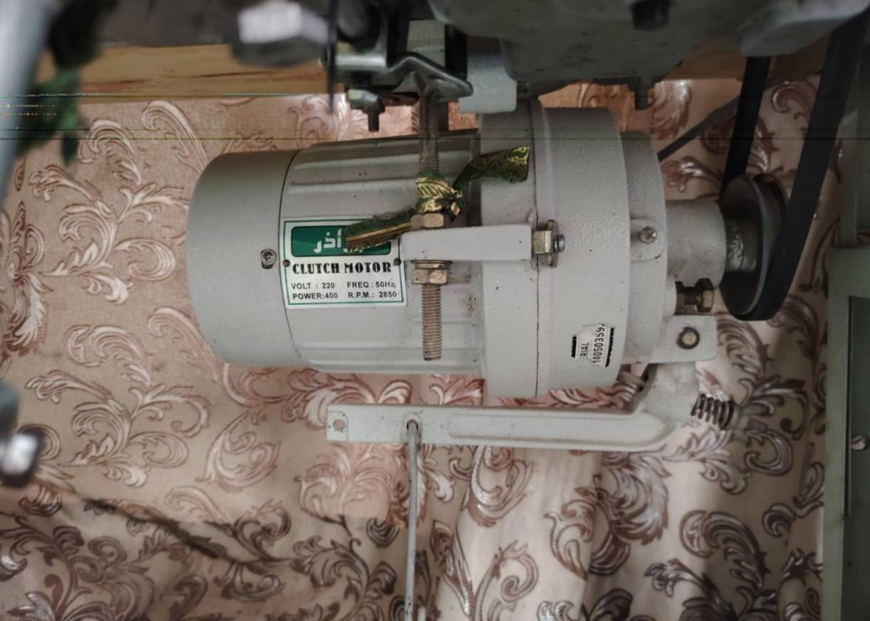 للبيع مكينه نضيفه كلشش ستعمال بيت ما داخله اي تصليح وخياطته حلوه سعره ٢٠٠ وبيه مجال مكاني كربلاء ***********
