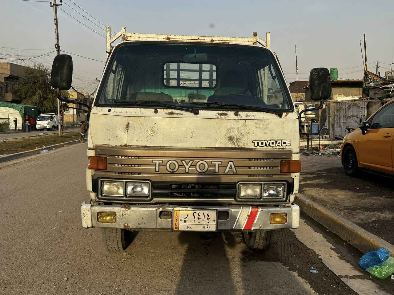 سلام عليكم  كنتر تيوتا للبيع  موديل 1992.  السيارة بسمي تخم تاير جديد السعر 60 ويبهة مجال بكان بغداد الحرية الرقم *********** غير متواجد عل فيس
