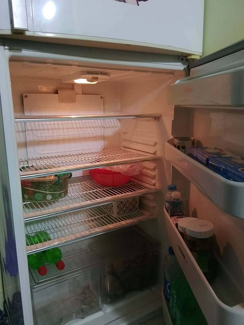 ثلاجه للبيع حجم كابير السعر 200/بيها مجال رقم موبايل كورك اسياء بي وتساب موصل ايسر اتصل ودالل ***********
***********
