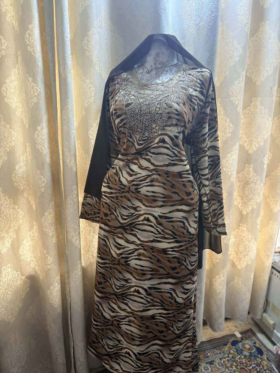 اخير 11 قطع
مخور حرير اندنوسي 

قياسات لحد 120 كيلو 

السعر مع التوصيل 97 الف

بدون شال ❌


**إذا كنت صاحب هذا الإعلان وتريد حذفه لأي سبب، رجاءا أرسل رسالة إلى الدعم الفني**