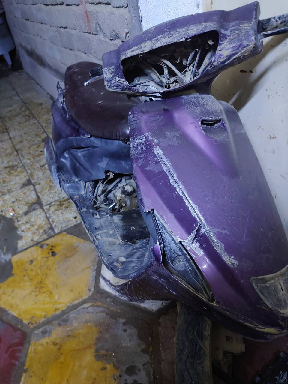 سلام عليكم فراشه كوم حديد شغاله هيه بس ابيعك طافي لئن تدخن كايمه يرادلها ترتيب لاتجيني تكلي شبيها مابيها شاصي نضيف سعر 125 وبيها مجال قليل مكاني الديوانيه الاسكان ***********
