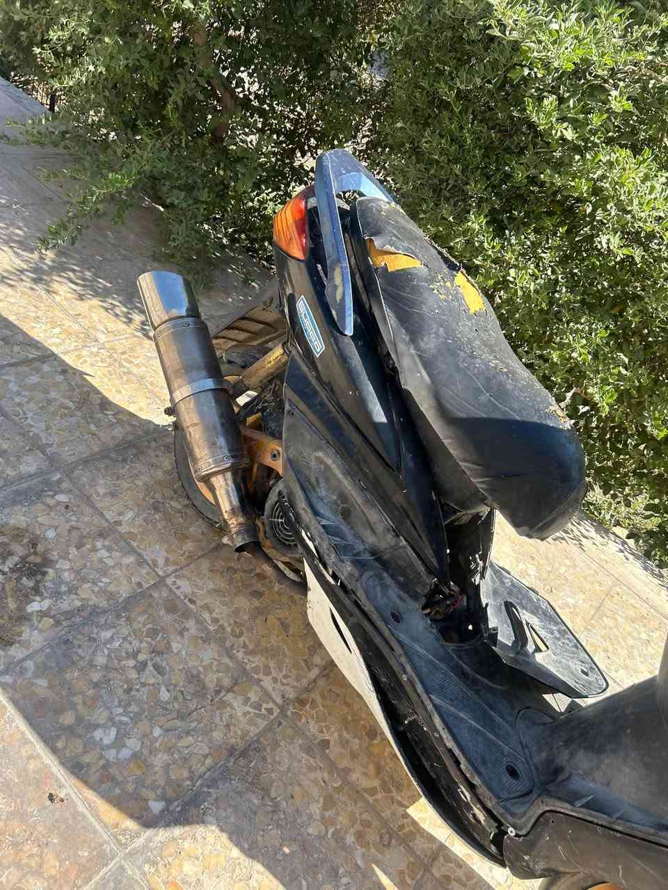 سكنس للبيع شتريد ابيعلك منها بيها كلجات رياضي اصلي و صالنصه رياضي اصليه وبيها ويلكبات رياضي وهاوزن همين مكينه مجفته ومشروكه جديد شغل مضبوط شرط خرسه المكينه وسحب يخبل وبيها شوته رياضي ام البوري الطويل شتريد ابيعلك واذا تريدها كامله قيم بما يرضي الله دراجه طفت بسبب الكابريتر جيب جديده وشغلها مكاني بصره عندي توصيل ***********
