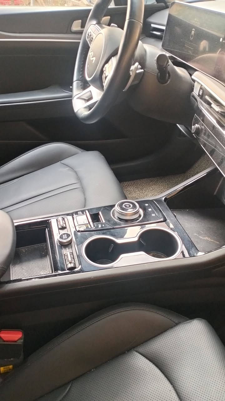 للبيع K5 موديل 2025
وارد كوري غاز فقط خط واحد

اصل

لون اسمنتي مميز

بدون رقم تترقم جميع المحافظات بسمي

مكاني ديوانية

السيارة كفالة عامة 

بيهة سونار

السيارة فول مواصفات

قمارة حديد

 المواصفات

1- گير ماوس

2- درايف مود وضعيات قيادة

3- سايد بريك بصمة مع خاصية الاتو هولد

4- تشغيل عن بعد

5- خاصية الجنطة الذكية

6- خاصية رفع زجاج النوافذ

بعد قفل الابواب

7- تشغيل ذكي ودخول ذكي

( البصمة)

8- شاشة كبيرة فول مواصفات

مع GBS واندرويد اوتو

9-- اريل زعنفة

10- كامرة خلفية مع الاحساس الخلفي

11- لايت امامي لد

12- بگلايت لد خلفي

13- تبريد شاشة لمس

14- خاصية تنقية الهواء من الفايروسات والبكتريا

15- رادار امامي مع خاصية البريك قيادة شبه ذاتيه

16- رادار خلفي مع خاصية التوقف

والتنبيه الجانبي يمين ويسار

17- كرسي كهرباء امامي

18- تبريد وتدفئة الكراسي الامامية

19- تدفئة المقود

20- نظام الخروج عن المسار

21- تنبيه النقط العمياء 

22-  تبريد خلفي 

23-- سستم ايرباك كامل عدد(9) ايرباك 

24-- الاوامر الصوتية 

25-- كراسي جلد 

26-- نظام مانع الانزلاق

27-- مرايا الجانبية كهرباء قابلة للطي 

28-- مقود جلد حياكة

29-- المرأة الداخلية تعتيم ذاتي 

30/ جهاز انذار 

31/ حساس امامي

هاي ابرز المواصفات الموجودة

السعر/ 210 

السيارة داخلة على الكمرگ الجديد

 

الشراي يتصل 

***********

أخوان التفاصيل 

كلهة مذكورة

اعتذر عن الخاص
