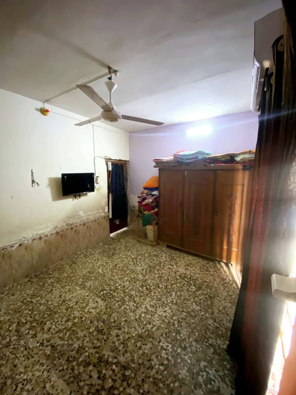 🏠 بيت : ملك صرف
🏠 مساحة : ١٥٠ متر ركن

🏠 الموقع : قضاء الشافعية/ السايدين حسينية الامام علي ع 
جهة صيدلية جنات النعيم في فرع 

🏠 بناء طابوق عكاده  فقط السياج بلوك

🏠  استقبال + غرفتين نوم + مطبخ + صاله + صحيات داخليه وخارجية + ساحة

🏠 السعر ٦٠ مليون وبي مجال للتواصل والاستفسار 

*********** او ***********
