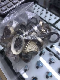 متوفر كسر قوالب وزناجيل وسوارات  سعر الغرام 5000 قفل الكميه  كيلوين   ...