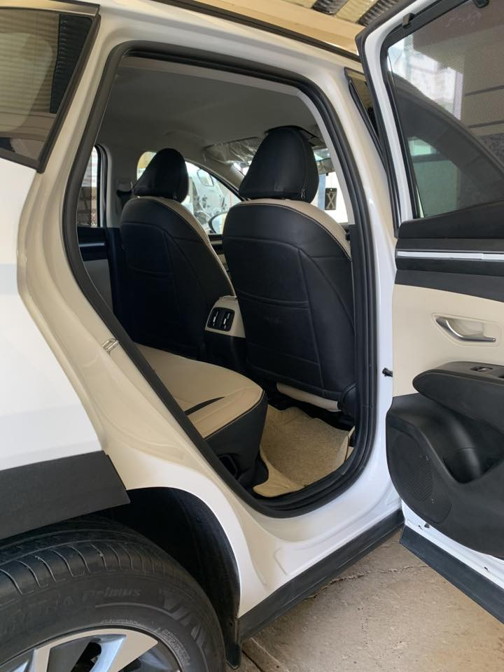 هونداي توسان موديل2024  ضمان شركة الت سك - ماشية 24كفالة عامة
رقم بغداد 
المواصفات
بصمه تشغيل عن بعد 
بصمه ابواب عدد 2 
كراسي كهرباء 
برد خلفيه 
شاشه كبيره متصل نظام خرائط
تحكمات 
كروز سرعه 
ثلاث انظمه قياده 
هند بريك بصمه  
حساس امامي خلفي  
لايت لد زنون 
اريل زعنفة  
                 
                📍ديالى ناحية السلام سعره 225 بيها مجااال قليل ***********
