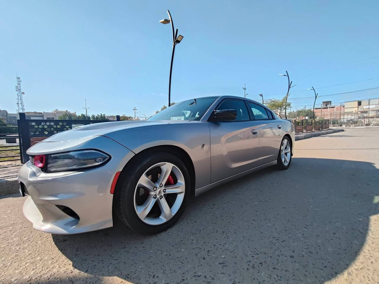 سلام عليكم
جارجر مديل 2018 متومه وكامله 
محرك 3600 
كص جنطه 
كشن جلد مخمل SRT
كير محرك كفاله 
تشغيل عن بعد
سياره جاهزه وتخبل 
مكاني بصره 
السعر 80 
التلفون ***********
