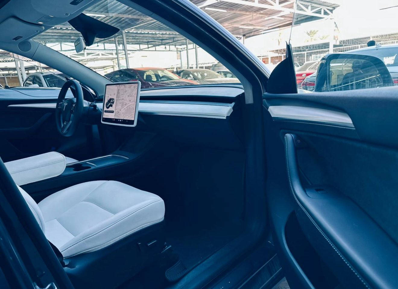 السلام عليكم للبيع او مراوس ب اقل منها  تيسلا مودل y موديل 2023. تك ماطور استاندر رقم بغداد بسمي  ماشيه 18 آلف مايل وقابله للزياده حادثها بنيد وجاملغ خلفي فقط داخل ابيض ملكي السياره استخدام شخصي وعليها كت كامل كاربون فايبر كامله ومابيها اي نقص صور الحادث على الخاص 
السعر 190$ وبيها مجال 
*********** اتصال 
*********** واتساب
