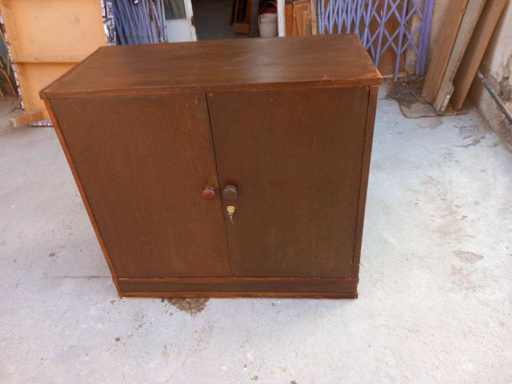 بوفيه فراش.  العرض متر واحد سم العمق. 50 سم.   الارتفاع 93 سم. ب٦٠ وبيه مجال العنوان بغداد الكرخ تقاطع درويش البياع سوق اميمه فرع عطاريات علي منتصف الشارع. مجاور افران السلطان.  ***********.   ***********.    بيهن وتساب اتصل قبل لتجي رجائ بغداد, العراق
