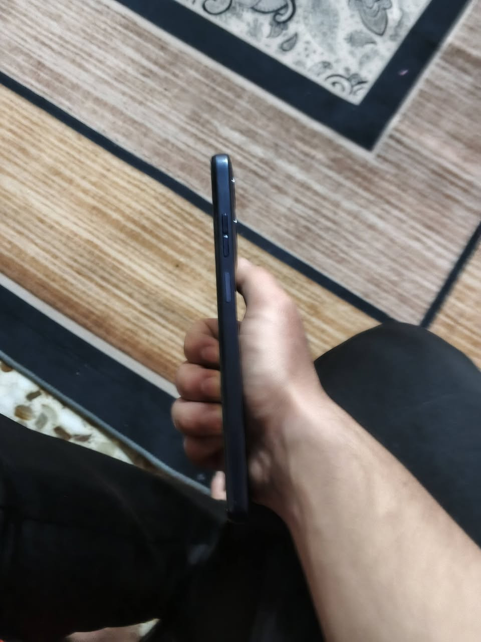 السلام عليكم 
جهاز موتوريلا g05 جهاز بضمان الوكاله ذاكرة 128
فقط كسر بالشاشة مامأثر عليه صوته يخبل ويا شاحنه بلاديه 
السعر 50 ألف 
المكان بغداد الزعفرانيه شارع المعهد 
الرقم ***********
