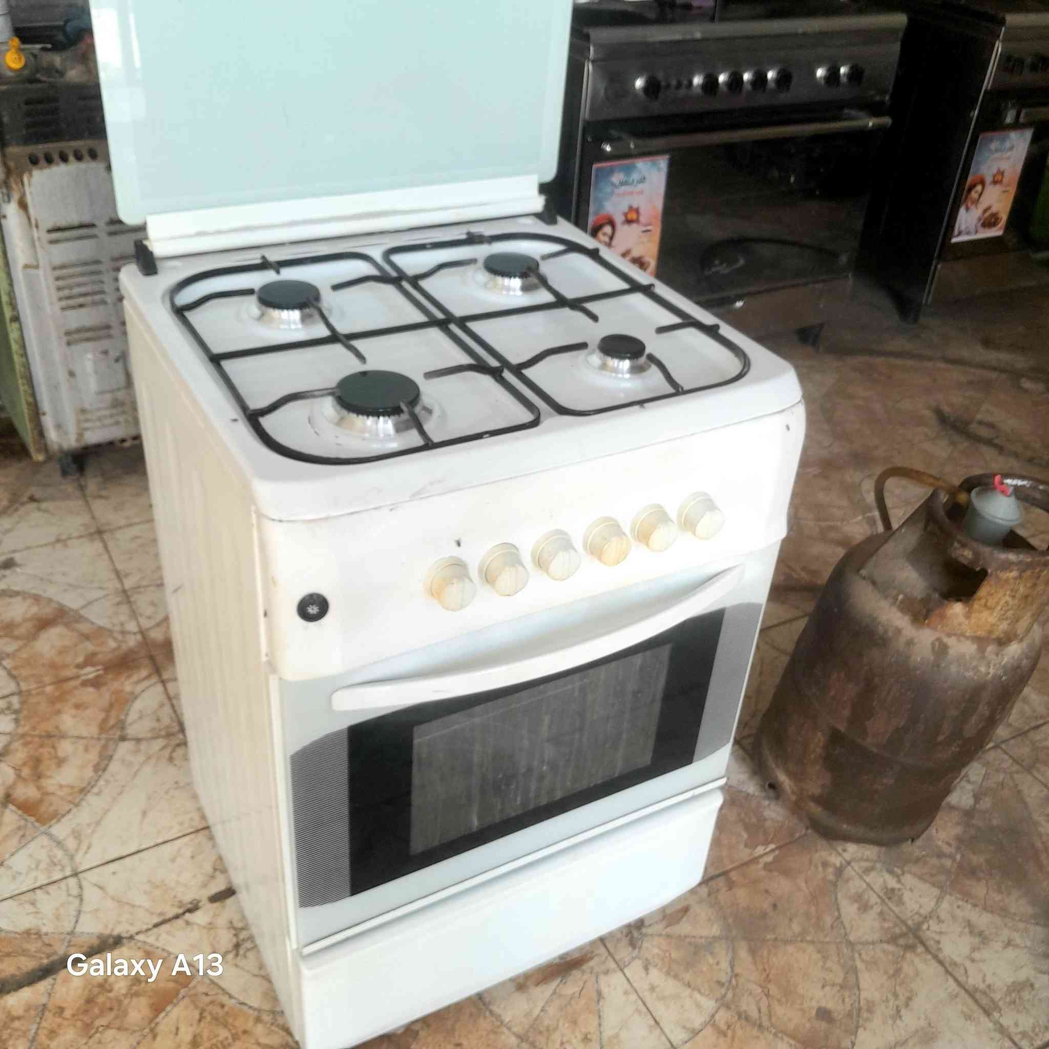 طباخ ٤ مشاعل نوال جدا نظيف بيع او مراوس ٩٠ وبي مجال العنوان حي النداء شارع المكاتب وتساب مازنجر موجود ***********
