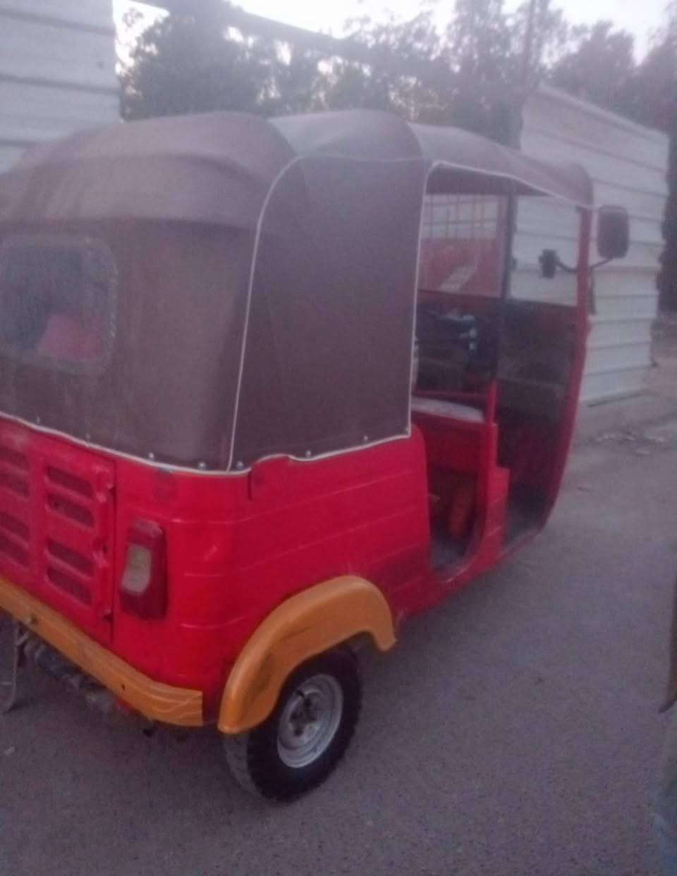 سلام عليكم شباب تكتك لبيع 2018شهر  12تكتك رقم وسنويه بغداد السعر ب 4وبيه  مجال مكاني بغداد الكماليه ***********
