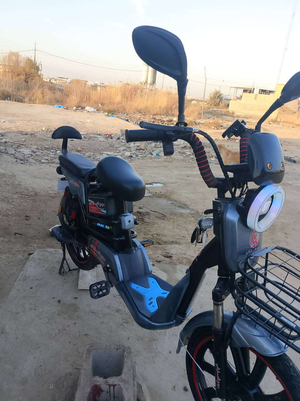 دراجه شحن للبيع جديده صارلها سبوع من مطلعها من الوكيل كامله مواصفات تجي تفحص وتاخذ مثل ما شوف دراجه جديده تمشيك يوميه 85 كيلو ﴿المكان النجف الاشرف الكوفه ﴾ السعر الاتصال ***********
