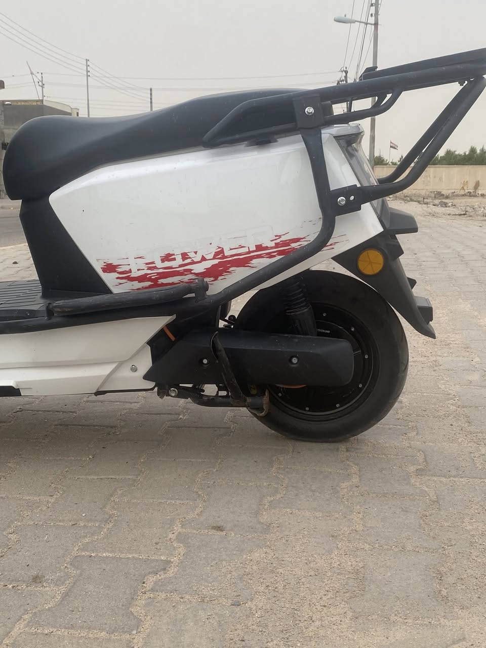 سلام عليكم دراجه للبيع او للمرواس بسكنس جبلي او ماكس بوليسي مسطره السعر 975وبيها مجال بسيط 

شحنه  الوحده تمشيك من 55km/h لل 45km/h حسب نوع النمره و المشي مالتك 

كهربائيات كله البلاد  دراجه بعدهي زيرو ماشيه 3000km/hتقريباً 

صندوق تخزين مع صندوق تخزين خارجي  

 اشاير بالمري

  شاشه ونضام Rرجوع للخلف 

 3نمر   لايت عالي ن وناصي LED  عدسه دوراه 

 بريكات خلفيه اماميه هيدروليك نوع دسكات  

ملف بسعه 1000w 

 دبل اشاره (رباعيه ) 

 نضام مانع انزلاق

  دراجه كلها على بلاد ما ملعوب بيها 
بصمتين  وسويچين 

 تشغيل عن بعد 

نضام تقفل (حساس سرقه  ) 

 ويل حجم 10 

 السرعه القصوى الحقيقي 70الوهمي 91

فتره الشحن من 4ساعات لل6ساعات
عنوان البصره ام قصر رقم ***********
