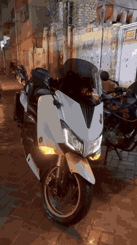 السلام عليكم تي ماكس 2017 مراوس بموديل احدث 2019 /2021 مكان بغداد   
والفرق شويه قليل موهواي  ***********
