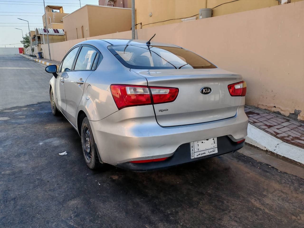 السلام عليكم،

للبيع سيارة كيا ريو موديل 2017، السيارة نظيفة جداً واستخدام نظيف

مواصفات وتفاصيل السيارة:

الموديل: 2017
المواصفات: خليجي / قطرتين

حالة البدي: السيارة مكفولة (بدون حوادث أو صبغ او معجون  ..تكحيل فقط)، وتوجد فقط شخوط بسيطة جداً لا تعيب المنظر العام.

المحرك والكير: بحالة ممتازة مع تبديل دوري للزيت وزيت الكير عناية تامه!

الداخلية: نظيفة ومرتبة.

مانع انزلاق 
شاشة أندرويد 
تفدئة تبريد 
كاميرا خلفية وكامرا تسجيل بالمرايا داخليه
رياضي عادي
أوتوماتيك
- السنوية ساقطة شهر 9 2024 ( ماعندي فراغ )

السعر ---- 105$
رقم الهاتف 
***********
او اكتب تعليق للتواصل
